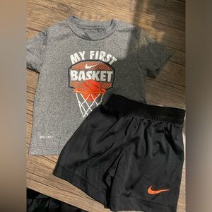 Nike two piece set preowned size 2T